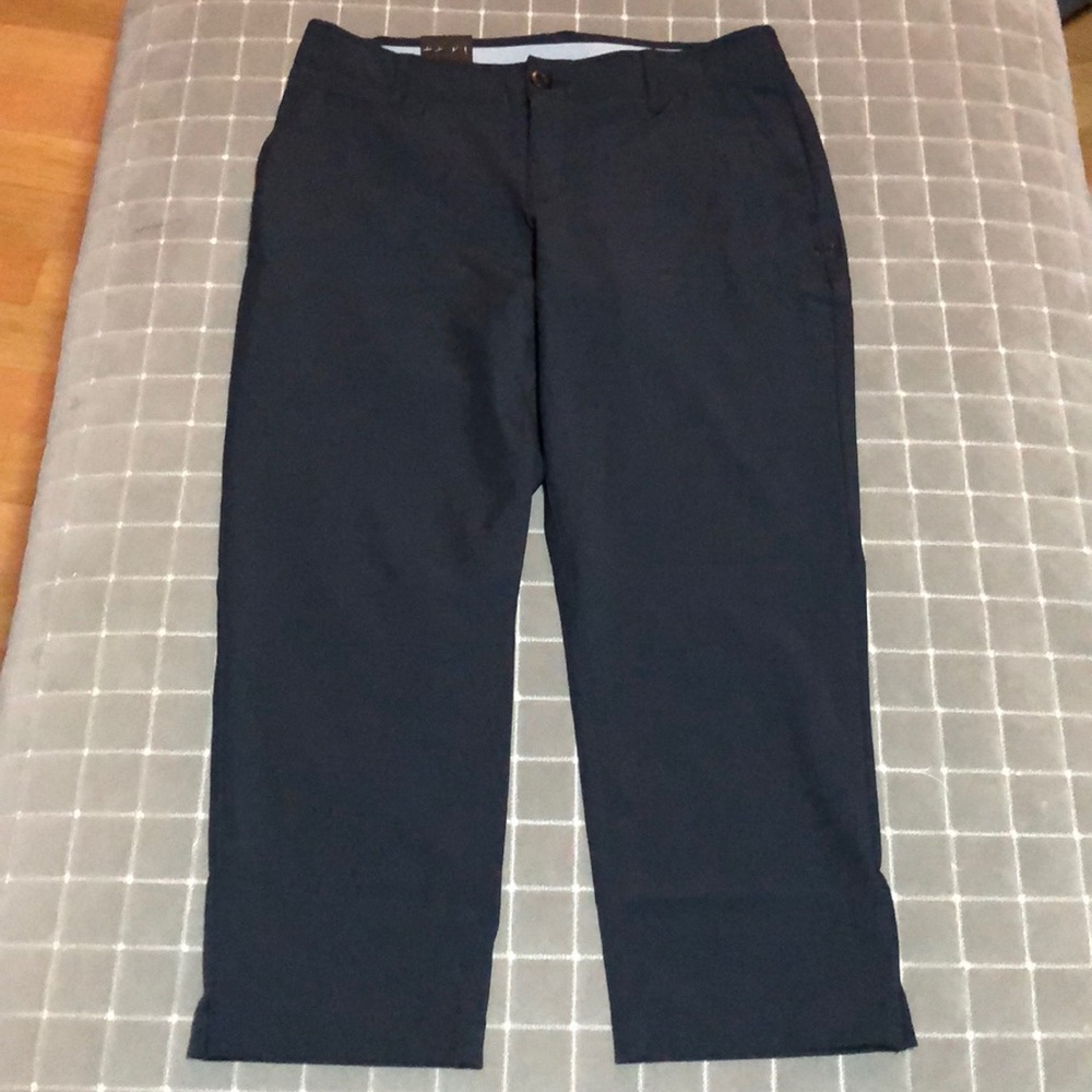 NWT Under Armour women’s Capri golf pants size 4